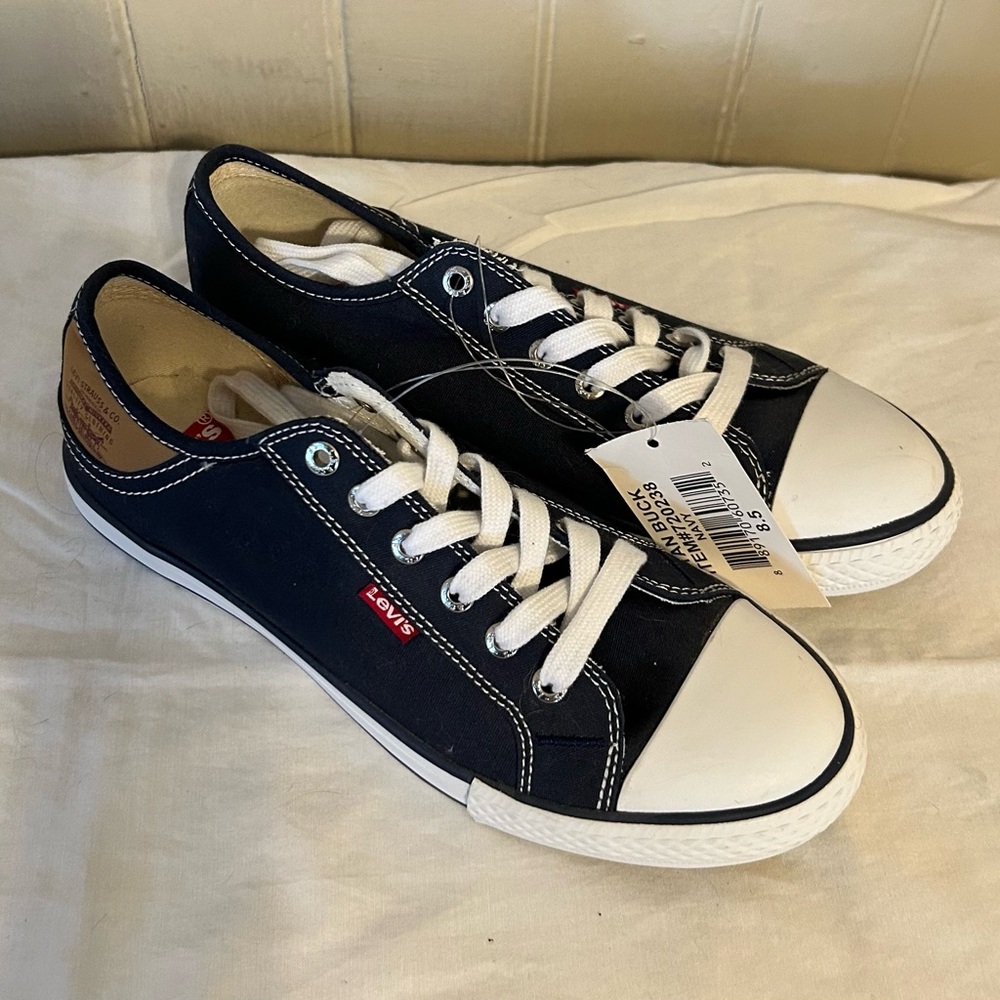 NWT Levi’s Stan Buck Navy Sneakers (#720238) -Women’s Size 8.5